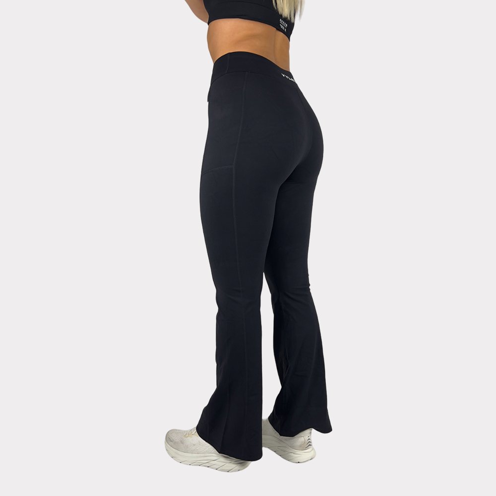 FLARE LEGGINGS - SVART - VYLATE.NO